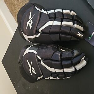 Youth Hockey Gloves